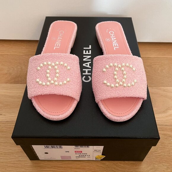 CHANEL - Brand New NIB Chanel Pink Tweed & Leather CC Slides Size 36 - Picture 3 of 14
